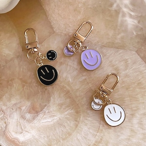 Smiley pendant | gold | keyring | keychain | smiling face | gift | key chain | bag charm | emoji |