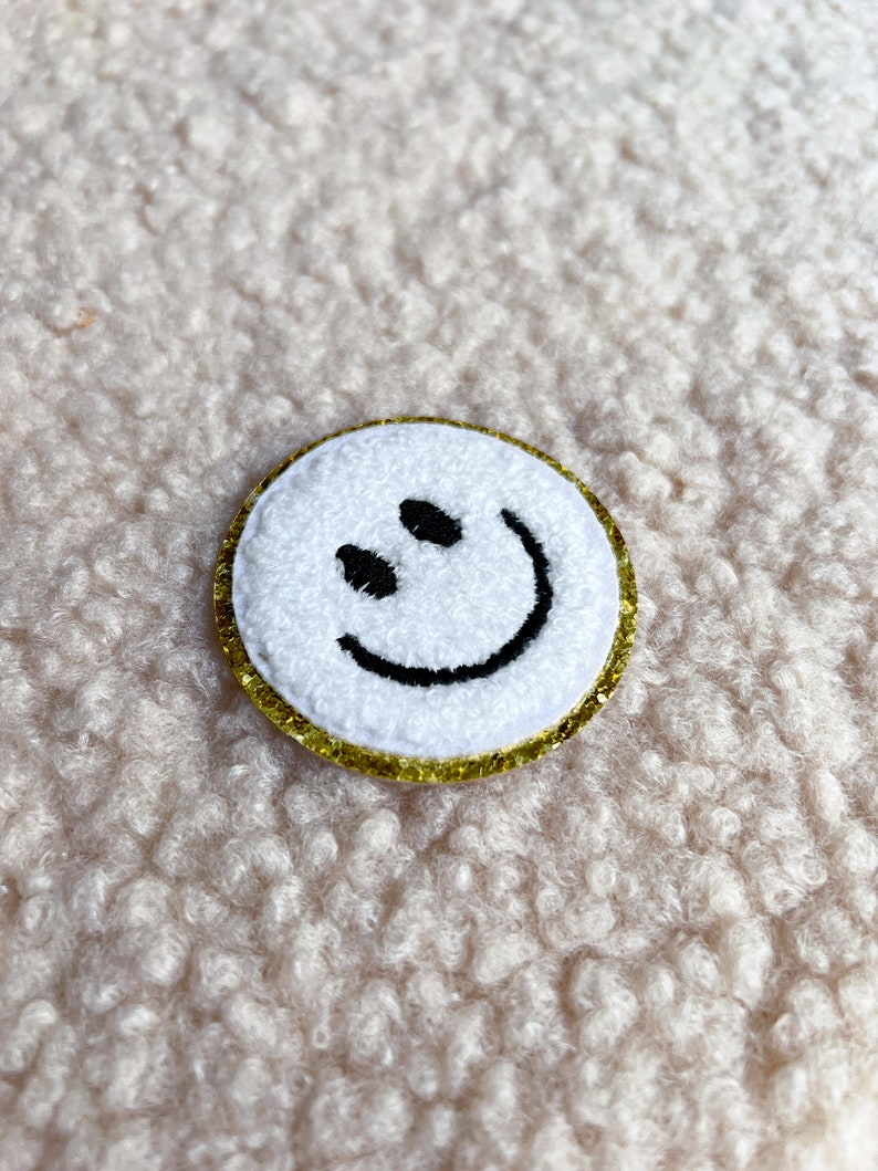 Patches Smiley Happy Face Aufnäher Gestickt Flicken Sticker Weiß