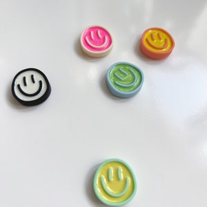 Smiley Magnet Set Pastell Bunt Kühlschrank lächelndes Gesicht Geschenk Pinnwand Spülmaschine Küche Emoji Lustig Mini Bild 3