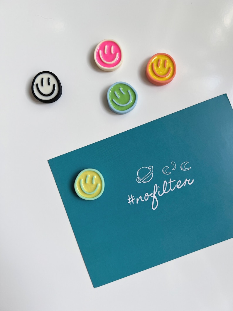Smiley Magnet Set Pastell Bunt Kühlschrank lächelndes Gesicht Geschenk Pinnwand Spülmaschine Küche Emoji Lustig Mini afbeelding 1
