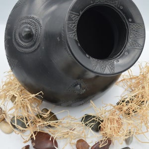 新石器時代の陶器 - 古代の響き