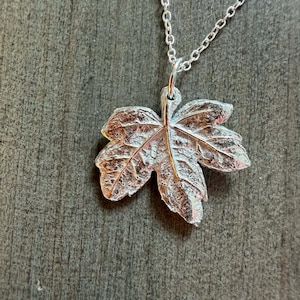 Lönnlövhänge i sterlingsilver: Handgjort av ett riktigt löv