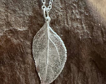 Apfelblatt-Anhänger aus Sterlingsilber – handgefertigt aus einem echten Blatt