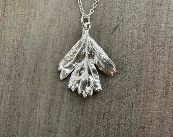 Colgante de hoja de espino blanco de plata de ley - Hecho a mano con una hoja real