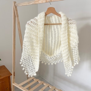 Chal de crochet color crema, chal color marfil, bufanda de mohair tejida, prenda para cubrirse en la novia, regalo para dama de honor de boda de otoño e invierno, invitación elegante con flecos y brillo.