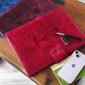 Funda de cuero personalizada para MacBook Pro, funda para iPad, regalo para ella, funda personalizada para MacBook Air, regalo de flor de nacimiento personalizado para ella