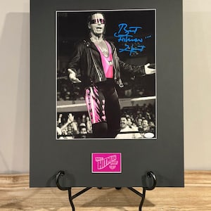 Bret Hart Signed WWE 11x14 Photo