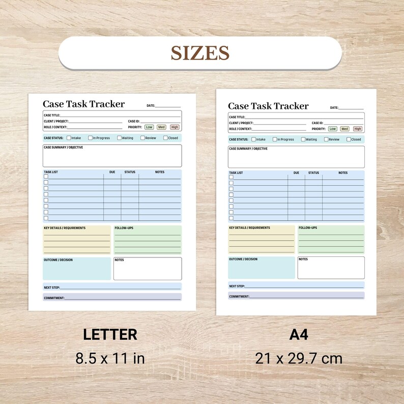 K&ouml;nnte beinhalten: Zwei wei&szlig;e Case Task Tracker Vorlagen, eine im Letter-Format (8,5 x 11 Zoll) und eine im A4-Format (21 x 29,7 cm). Jede Vorlage hat Abschnitte f&uuml;r Falldetails, Status und Notizen, mit dem Wort "SIZES" oben.
