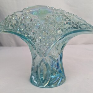 LE Smith Aqua Teal Blue Glass Carnival Iridescent Button Fan Vase no Handle