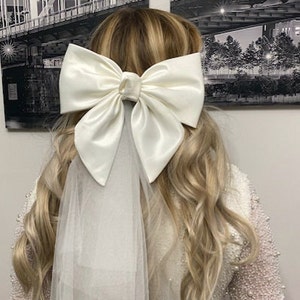 New White Bridal Bow Veil, XXL Bow, Tulle, Bachelorette Gift, Wifey to Be, Bridal Shower Gift, Hair Clip, Detachable Veil, BRIDAL GIFT