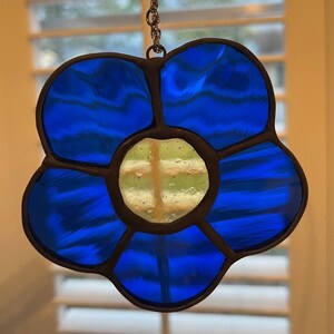 Daisy Garden Stake or SunCatcher Stained Glass
