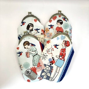 Glasses case, gift for a seamstress, glasses bag, reading glasses case, woman clasp eyeglasses case, kiss lock case