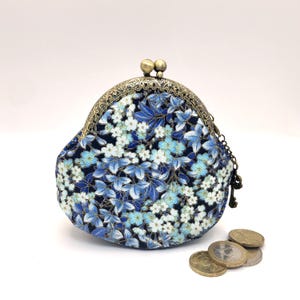 Cute coin pouch, cool wallet women, kiss clasp purse, kiss lock coin purse, unique wallet, clasp coin purse, floral coin purse, change purse