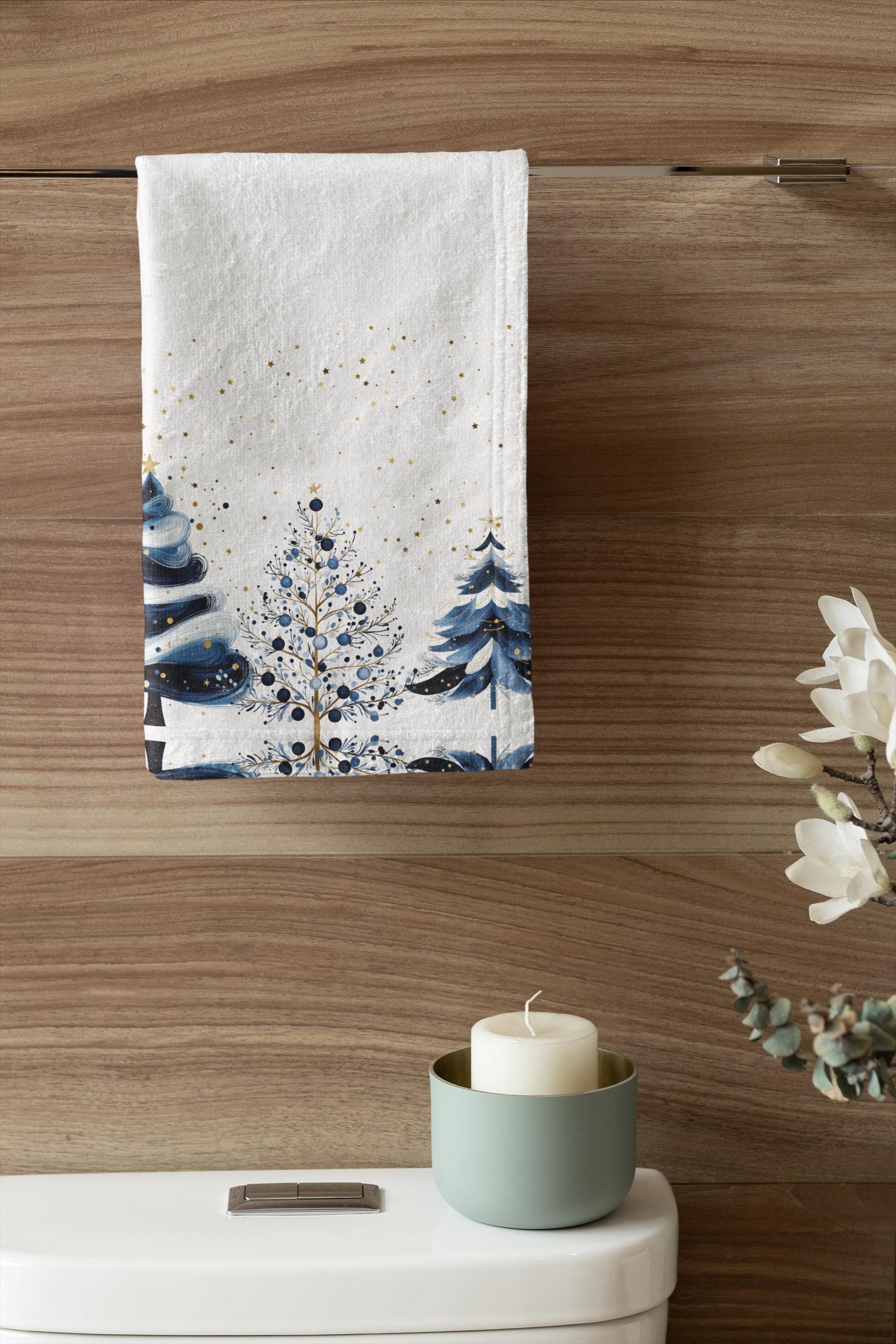 Torchon à main bleu Noël | Noël Cuisine Salle de bains Décoration d'intérieur | Cadeau saisonnier pour hôtesse | Arbres de Noël Hiver Nuit étoilée Pendaison de crémaillère - France