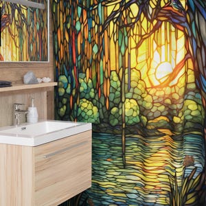 Puede incluir: Una cortina de ducha de vidrio coloreado con un dise&ntilde;o colorido de una escena de bosque con un lago y un sol. El dise&ntilde;o recuerda a una ventana de vidrio coloreado.