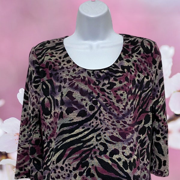 Women's Size Petite Medium Top 3/4 Sleeve Lined Animal Print Design By-Laura Ashley