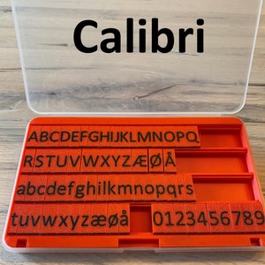 Sellos Calibri con alfabeto: 10 mm de altura (mayúsculas y minúsculas) + riel de alineación