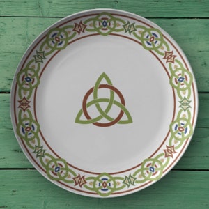 Celtic Knot 10" Dinner Plate, Green and Tan, Irish Dishes, Irish Pub Dishes, Handmade Gift for the Home, Wall Art, Microwave Safe