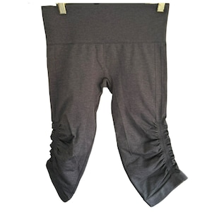 Lululemon Women&#39;s Black Cropped Leggings Size 6 Running Yoga Pants