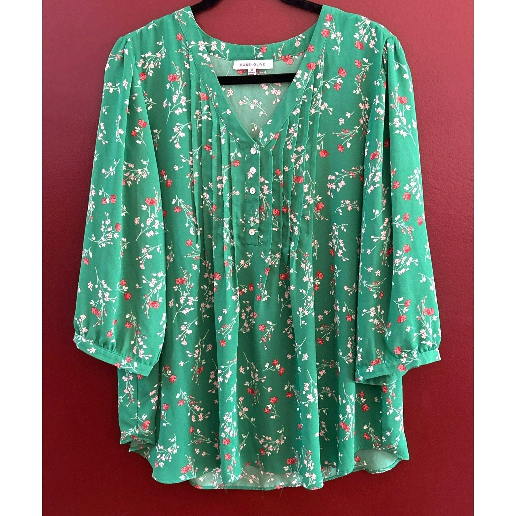 Max Studio Women's Kelly Green V Neck Plus Size Blouse Size