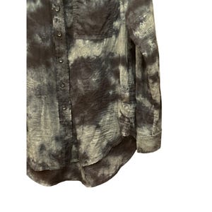 Pilcro Anthropologie Damtröja med batikmönster, knappar, liten, lätt, casual bild 2