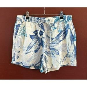C & C California Women&#39;s White Blue Tropical Print 100% Linen Shorts Size Medium
