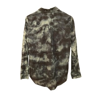 Pilcro Anthropologie Damtröja med batikmönster, knappar, liten, lätt, casual bild 5