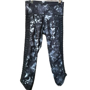 Lululemon Women&#39;s Black White Dusk Dye Sunshine Salutation Crop Full-On Leggings Size 6