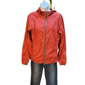 Eddie Bauer Red Women&#39;s Zip Front Lightweight Weather Hiking Camping Jacket Size Small