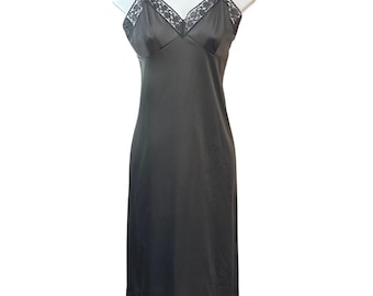 Vestido lencero completo estilo vintage de los 90 de Vanity Fair, negro con ribete de encaje, estilo minimalista y coqueto.