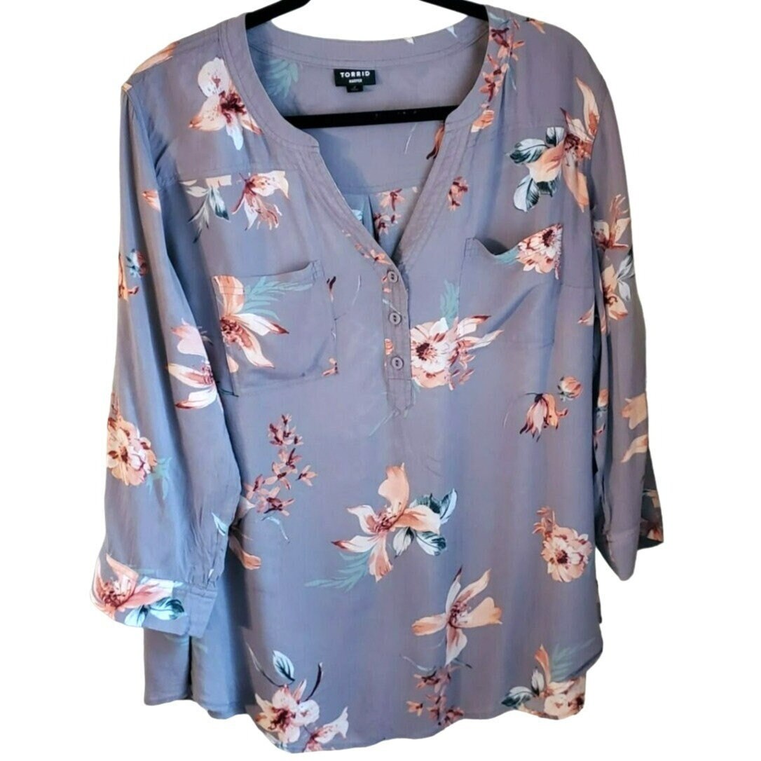 Torrid floral top cheap