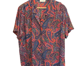 Camisa abotonada Joanna Sport de los 90, estampado paisley, estilo bohemio, estilo retro ecléctico y de clase alta.