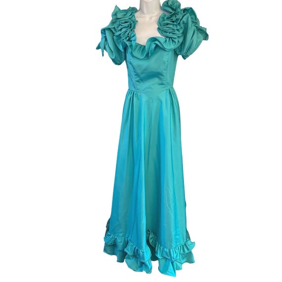 maximalist prom dress Maximalist Prom Gowns: Guide to Bold & Dramatic Looks