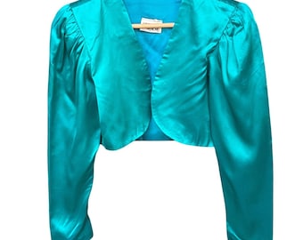 Chaqueta bolero vintage Windsor Fashions de satén color verde azulado con hombros abullonados, estilo años 80 para bailes de graduación.