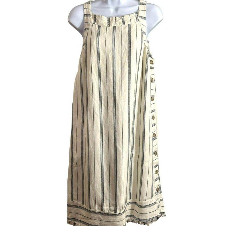 Vestido Akemi and Kin Anthropologie para mujer, color crema, azul marino, con botones laterales, dobladillo deshilachado, talla 6 imagen 1