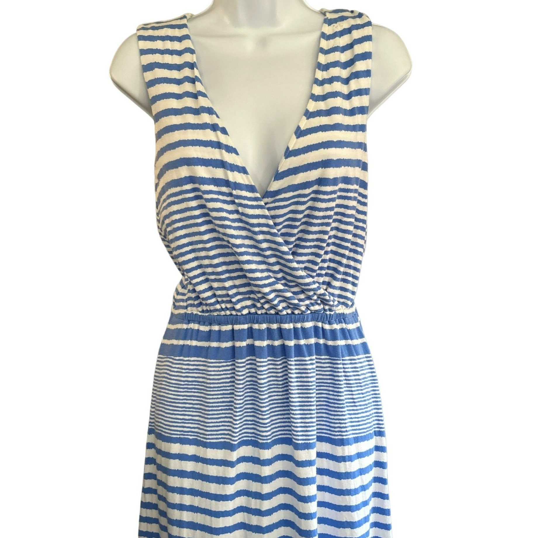 vineyard vines blue and white striped dress Vineyard Vines Embroidered Seersucker Shift Dress Size 8 – Emily's Closet