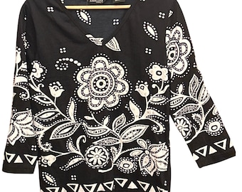 Top vintage con cuello en V de Take Two Clothing Co., estilo bohemio artístico con estampado floral tipo bloques de madera. Talla S.