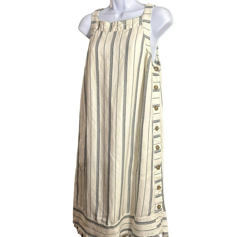 Vestido Akemi and Kin Anthropologie para mujer, color crema, azul marino, con botones laterales, dobladillo deshilachado, talla 6 imagen 2
