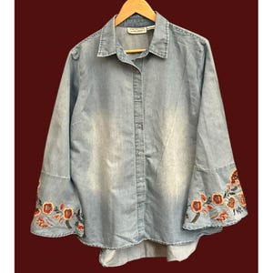 Chemisier en jean chambray brodé bohème New Direction de l&#39;an 2000 vintage 1X