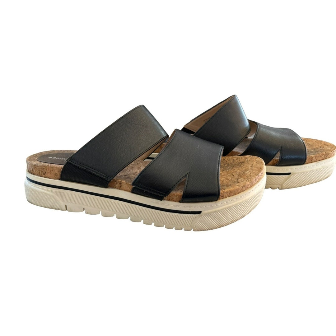 Sandales Compensées Adrienne Vittadini ALBY - Cuir Daim Noir Découpé Laser - Taille 7.5 M - Neuf Avec Boîte