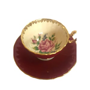 Aynsley Signed Red Gold Filigree Scalloped Edge Cabbage Rose Footed Teacup Saucer
