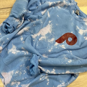 Sudadera con cuello redondo y teñido inverso de los Phillies