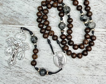 Palmholz Larvikit Rosenkranz mit St. Michael Mitte