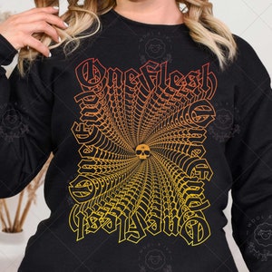 Puede incluir: Sudadera negra de manga larga con un estampado gráfico de una calavera en un túnel giratorio de las palabras "One Flesh" en un degradado de amarillo, naranja y rojo.