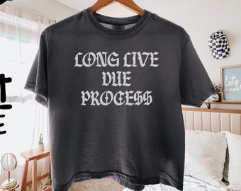 Comfortabele kleuren boxy crop-top: Protect Immigrants Activist-T-shirt, leve een eerlijk proces
