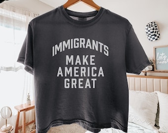 Comfort Colors® Immigrants Make America Great: crop top, anti-ICE-shirt, politiek T-shirt, anti-troefshirt, verzet tegen het fascisme, protestkleding