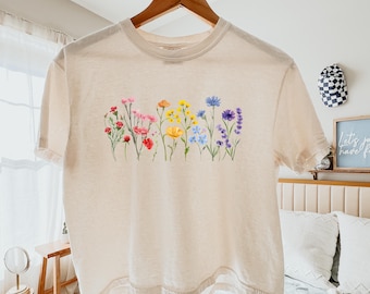 Boho Pride Wildflower Comfort Colors® crop-top, subtiel Pride-shirt, subtiel LGBTQIA+ Pride, Pride Rainbow Flowers-shirt, Queer Pride-shirt