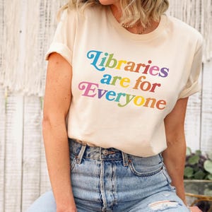 Maglietta &quot;Le biblioteche sono per tutti&quot;, Maglietta &quot;Libri proibiti&quot;, Leggi i libri proibiti, I libri salvano vite, Sostieni le biblioteche pubbliche