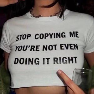 Camiseta de bebé "Deja de copiarme" - Top corto de festival