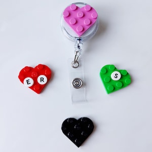 Herz ID-Abzeichen Halter Clip * Einziehbare Namensschild Reel * Einzigartige ungewöhnliche Geschenke * Made with Lego® * Personalisierte Geschenke * Krankenschwester Doktor